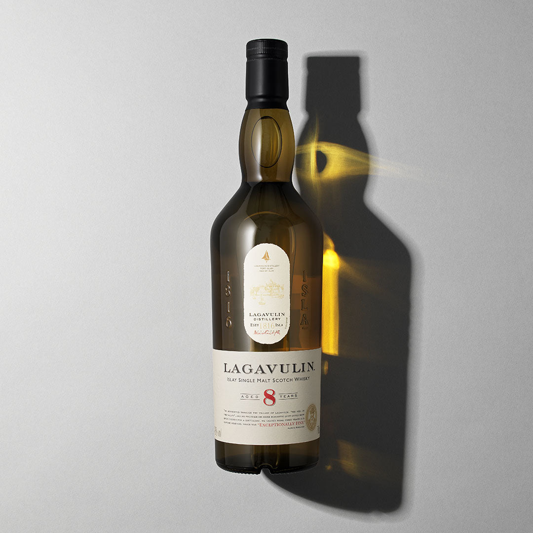 Lagavulin 8 Jahre Islay Single Malt Scotch Whisky 70cl mit Geschenkverpackung